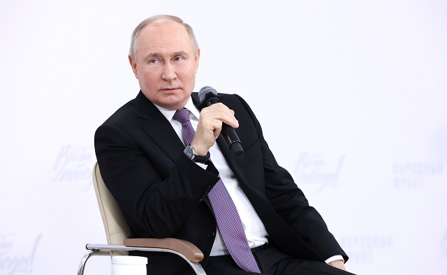 Президент РФ поручил подготовить предложения по стимулированию спроса на российскую робототехнику