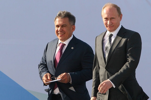 Президент России объявил благодарность Раису Татарстана Рустаму Минниханову