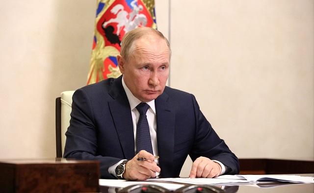 Владимир Путин призвал шире внедрять запись к врачу онлайн
