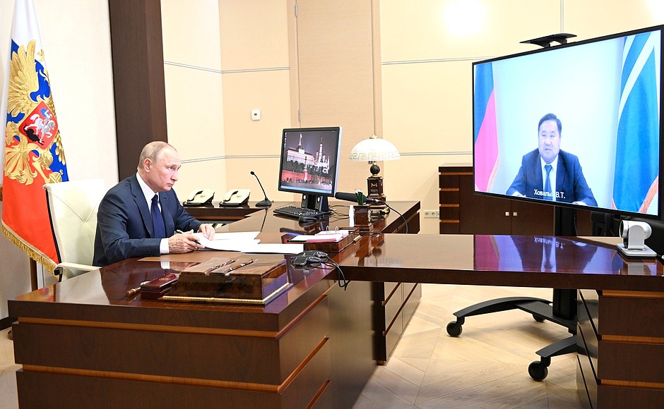 Путин обратил внимание главы Тувы на срыв сроков по ликвидации аварийного жилья в регионе