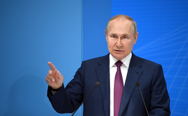 Владимир Путин поручил декриминализировать некоторые нарушения бизнеса