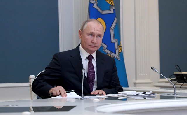Путин подписал указ о выплатах пенсионерам по 10 000 рублей