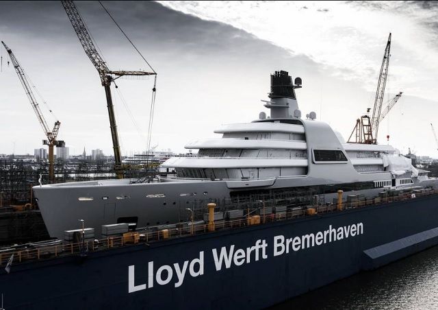 Forbes показал новую яхту, которая в этом году пополнит коллекцию Абрамовича