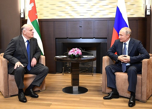 Путин поручил подписать соглашение с Абхазией насчет двойного гражданства