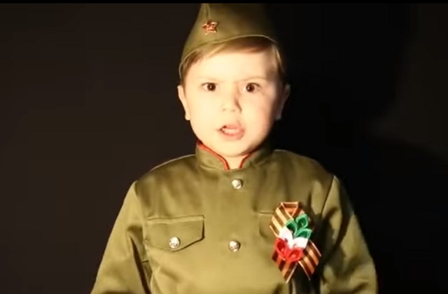 Видео 4-летнего татарстанца, исполнившего песню «Священная война», стало хитом соцсетей