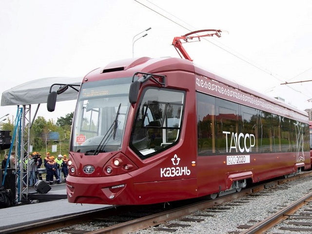 Трамвай сошел с рельсов в Советском районе Казани