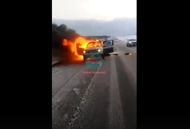 На трассе Альметьевского района Татарстана дотла сгорел внедорожник – видео