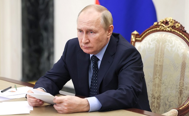 Путин: единое пособие для нуждающихся семей нужно запустить с 2023 года