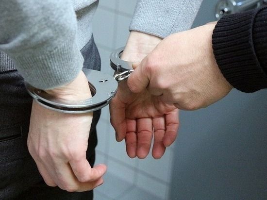 В Казани задержали 6 подростков за грабеж