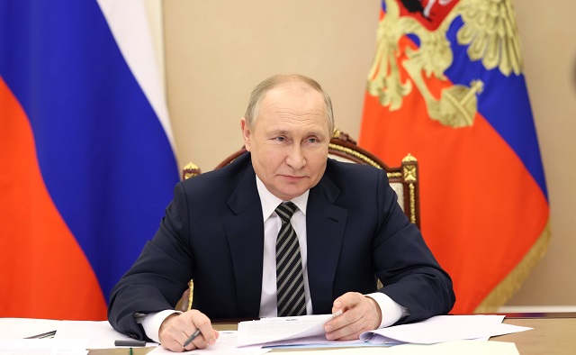 Владимир Путин поздравил российских десантников с Днем ВДВ