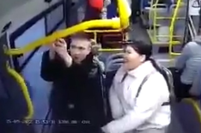 В Набережных Челнах разыскивают похитителей камеры наблюдения из салона автобуса - видео