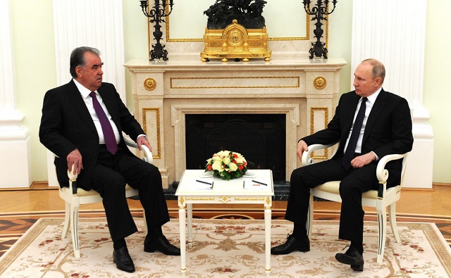 Путин обсудил с президентом Таджикистана ситуацию в Афганистане