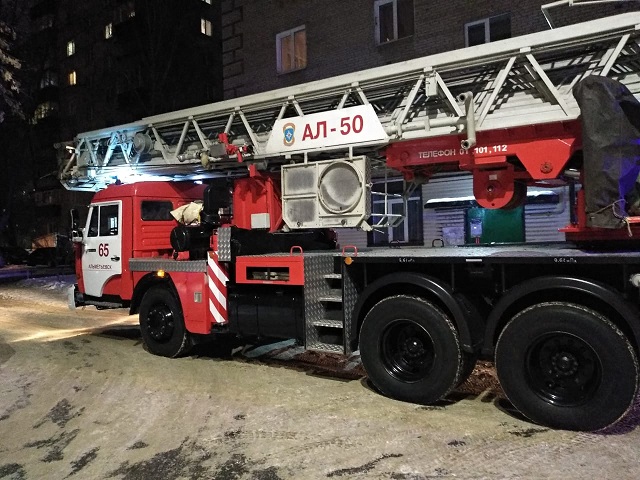 В Казани из горящей многоэтажки эвакуировали семь человек