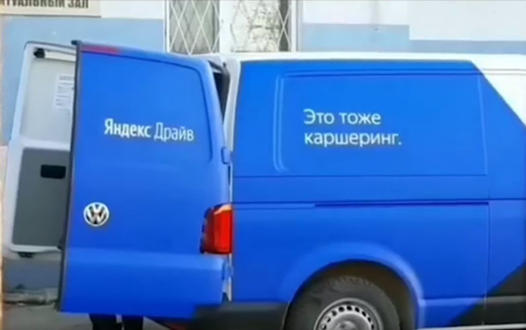 В Казани каршеринговый автомобиль использовали в качестве катафалка (ВИДЕО)