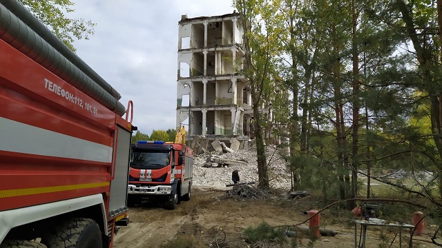 В Казани рабочего насмерть придавило рухнувшей стеной подъезда - видео