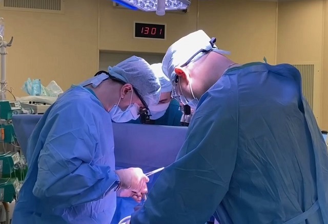В Татарстане врачи установили пациенту с пораженным сердцем протез из тканей человека