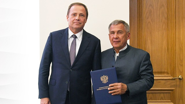 Минниханову вручили Благодарственное письмо Президента России