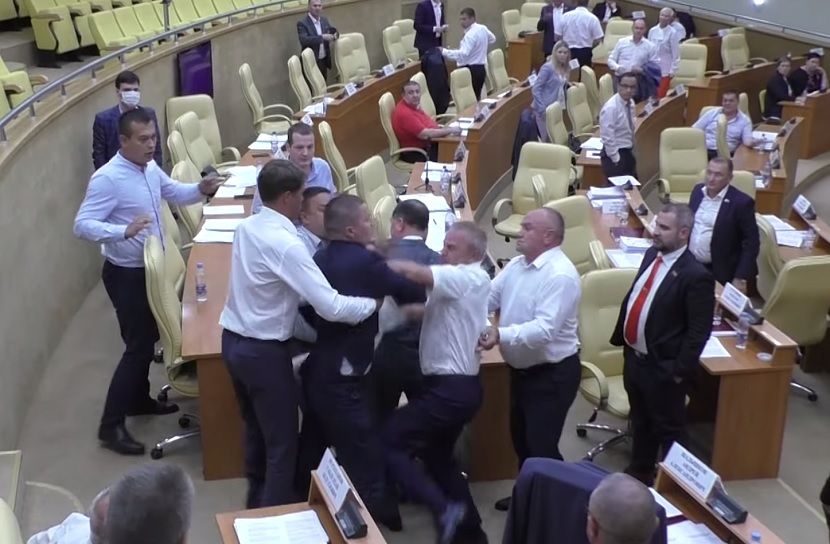 Заседание в Законодательном собрании Ульяновской области закончилось дракой