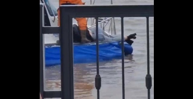 Тело девушки выловили из реки возле Кремлевской набережной в Казани – видео