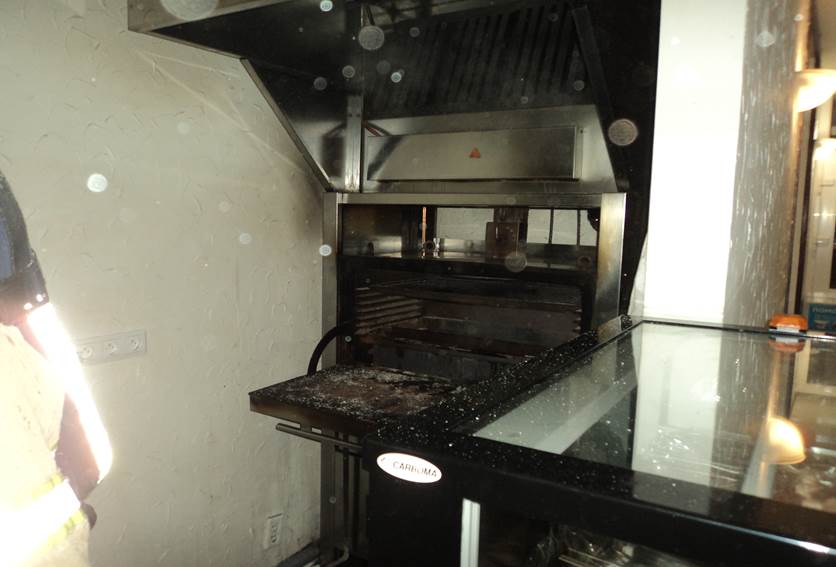 В Казани загорелось кафе из-за нарушений технологического процесса