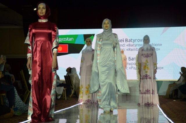 Юдашкин представит в Казани коллекцию одежды в мусульманском стиле