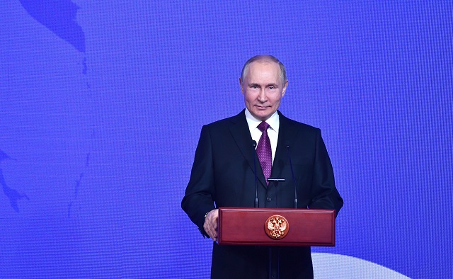 Владимир Путин призвал более серьезно отнестись к изучению духовных начал России