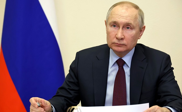 Песков: Путин поддержал идею повышения призывного возраста