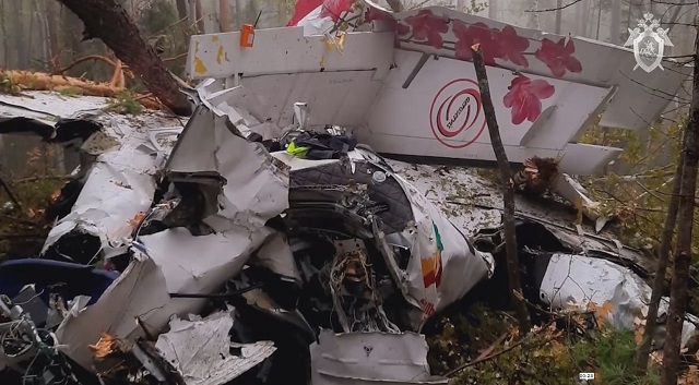 Четыре человека погибли при крушении пассажирского самолета в Иркутской области