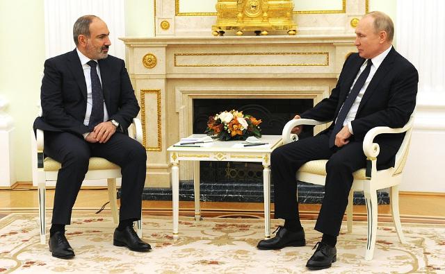 Путин и Пашинян обсудят в Москве реализацию договоренностей по Карабаху
