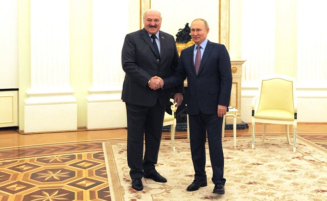 Путин встретил Лукашенко в Кремле вопросом «отпэцээрились?» - видео