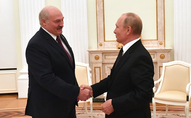 Лукашенко пообещал сверить карты с Путиным в декабре 