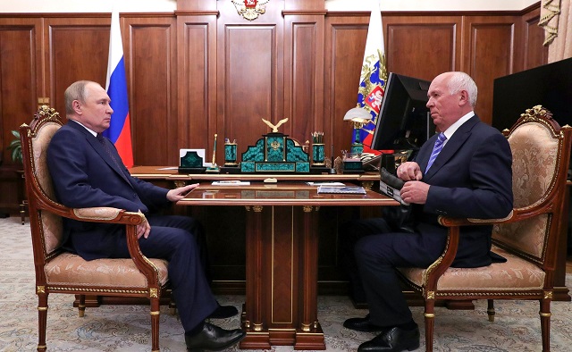 Глава «Ростеха» Чемезов проинформировал Путина о модернизации ракетоносца Ту-160М 