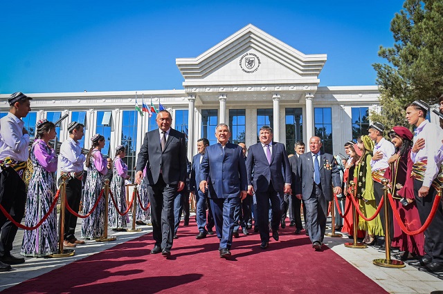 Минниханов принял участие в открытии филиала КФУ в Узбекистане