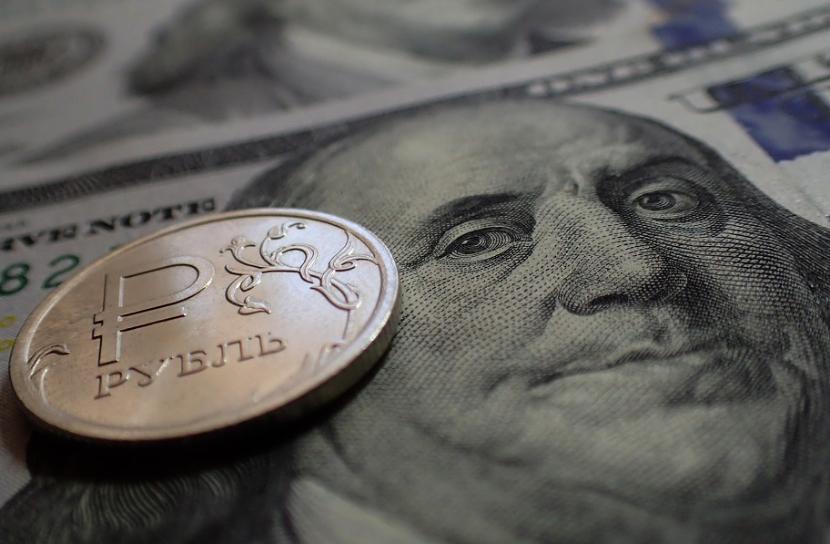 Российская валюта заняла второе место в списке потенциально уязвимых