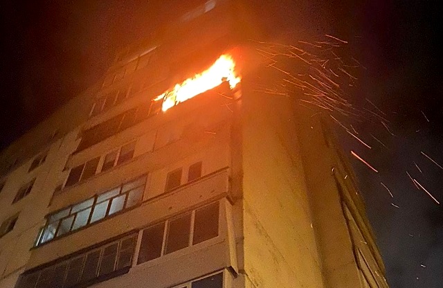 Пенсионерка лишилась жизни на пожаре в собственной квартире в Казани 