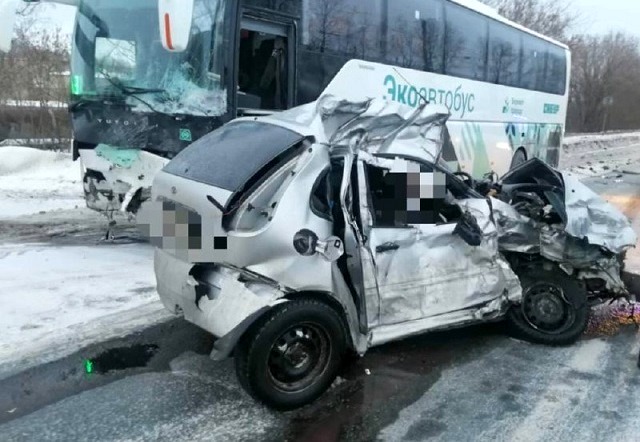 Момент смертельного столкновения автобуса и «Лады» попал на видео в Татарстане