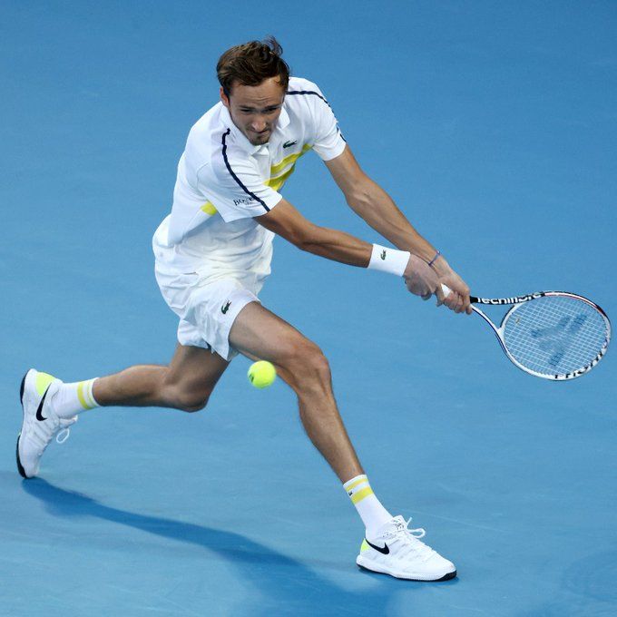 Медведев сыграет с Джоковичем в финале Australian Open