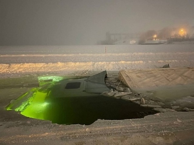 Водитель-экспедитор транспортной компании из Татарстана погиб на ледовой переправе возле Бирска