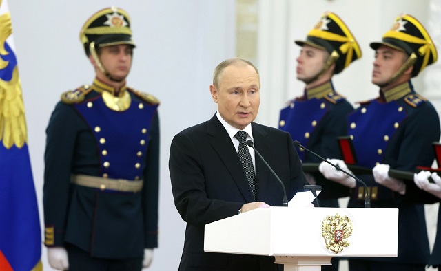 Путин: россиян объединяют патриотизм и нравственные ценности