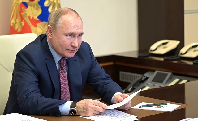 Опрос: уровень доверия россиян к Путину за неделю вырос до 71%