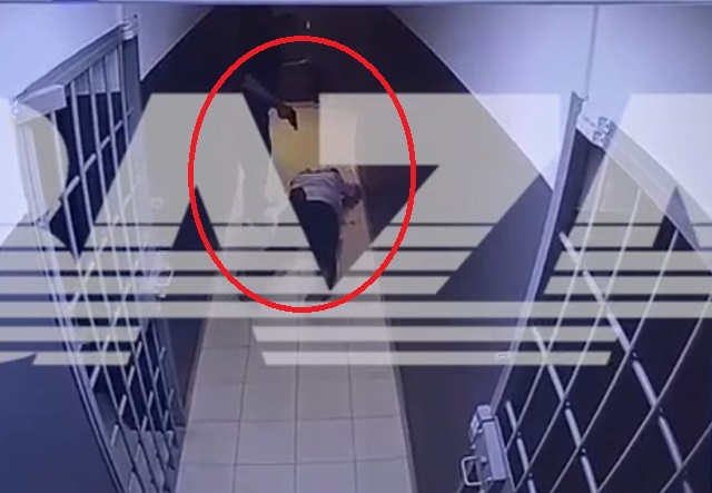 В сети появилось видео перестрелки в здании Ростовского суда