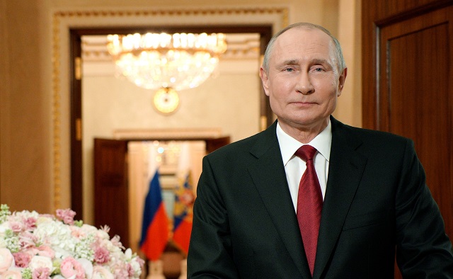 Путин поздравил с юбилеями Николая Расторгуева и Веру Алентову