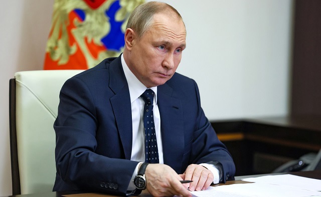 Владимир Путин поручил увеличить число спортивных мероприятий в трудовых коллективах