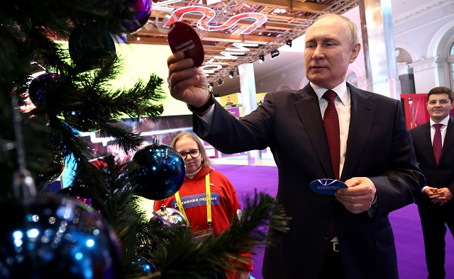 Владимир Путин признался, что верит в Деда Мороза, как «все приличные люди»