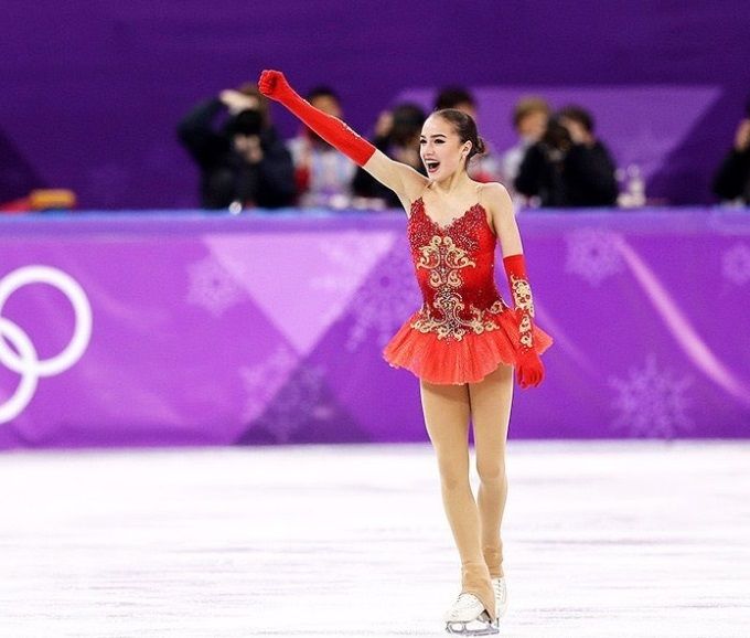 Алина Загитова победила в онлайн-конкурсе и стала иконой олимпийского стиля