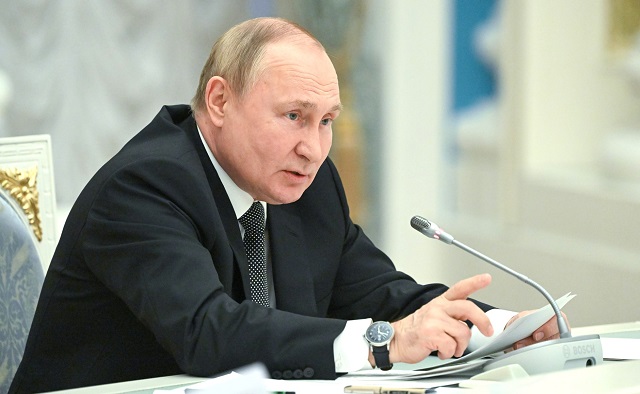 Владимир Путин поручил провести кампанию для популяризации традиционных ценностей