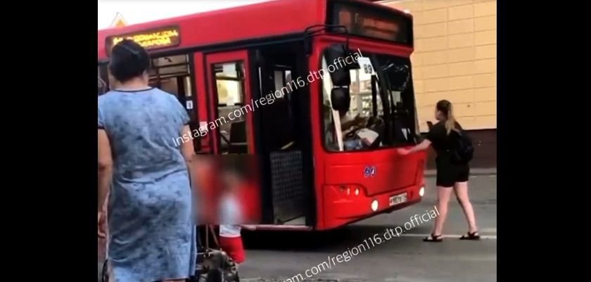 Ассоциация АТП РТ прокомментировала инцидент с преградившей путь автобусу женщиной