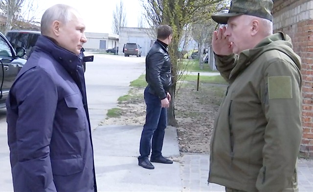 Единственный сопровождавший Путина в зоне СВО оператор рассказал о реакции военных 