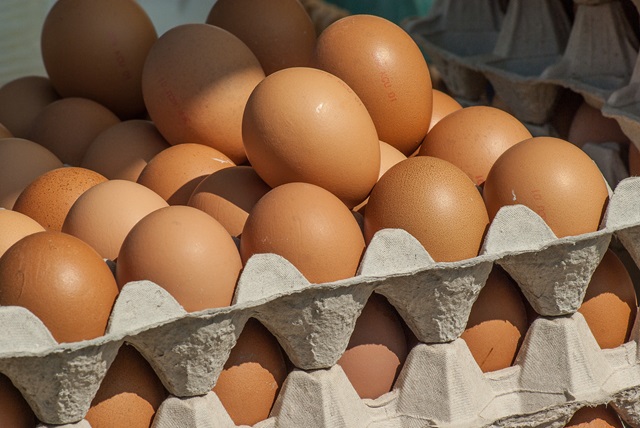 Более 200 000 яиц раскупили к 8 утра на сельхозярмарках в Казани 