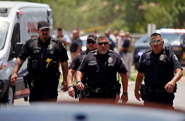 14 школьников и учитель погибли в результате стрельбы в американском штате Техас